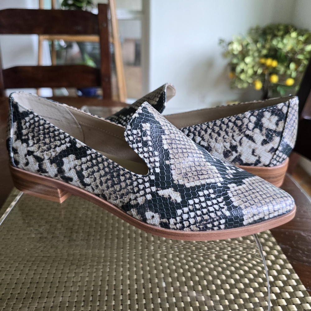 NWB Faux Leather Snakeskin Flats 6
